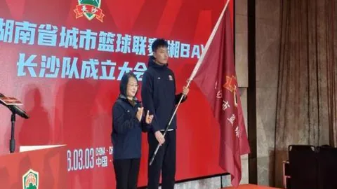 “热火制胜，维金斯因伤缺阵”